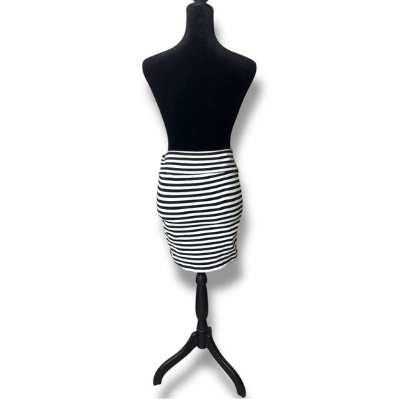Black and White Contrasting Stripes High Waist Bodycon Mini Pencil Skirt - Picture 5 of 15